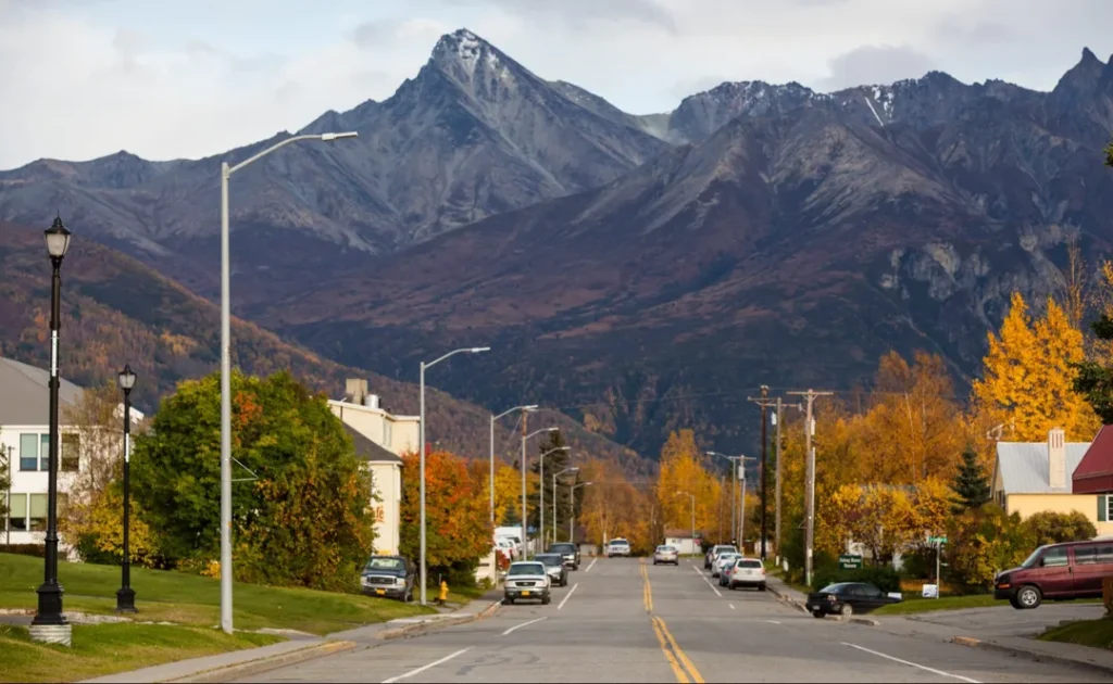 palmer alaska with mountains in background